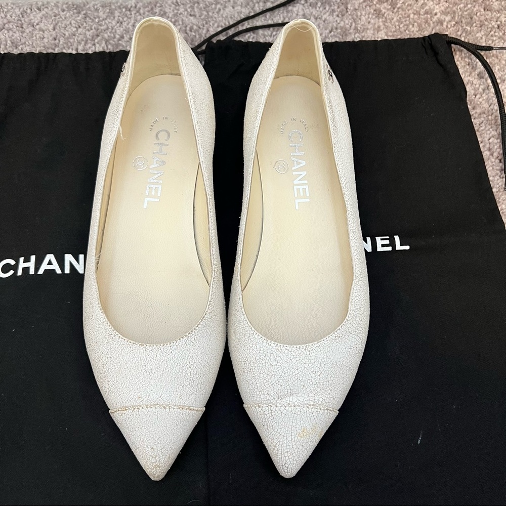 CHANEL 2014 White Distressed Leather Pointed Toe Ballet Flats Size 37